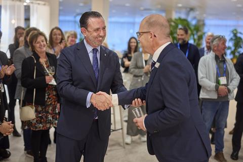 58589_nielsklarenbeekifbsopresidentcongratulatingministeralejandrosaenzdesanpedro_796374